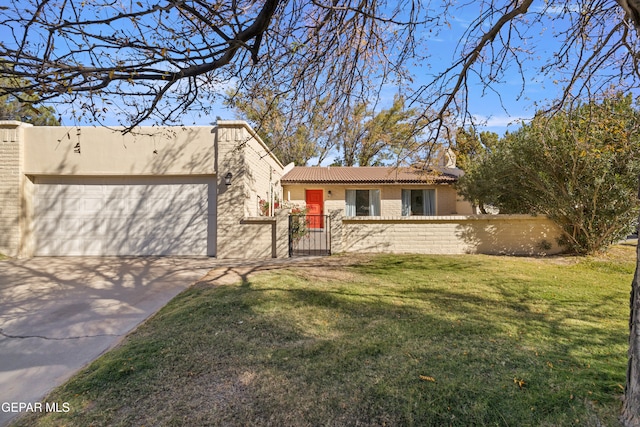 view of front of home featuring a garage and a front yard