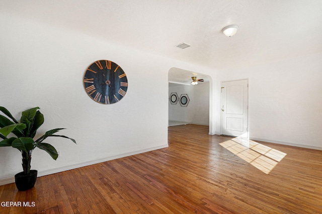 unfurnished room featuring wood-type flooring and ceiling fan