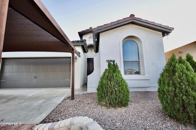 view of front of home with a garage