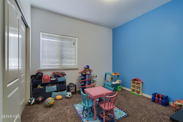 recreation room with carpet flooring