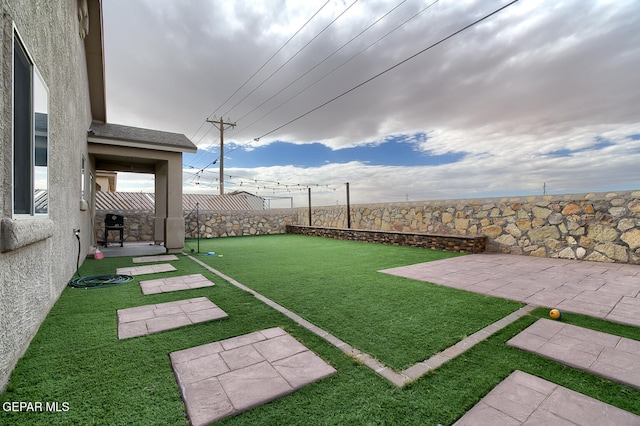 view of yard with a patio