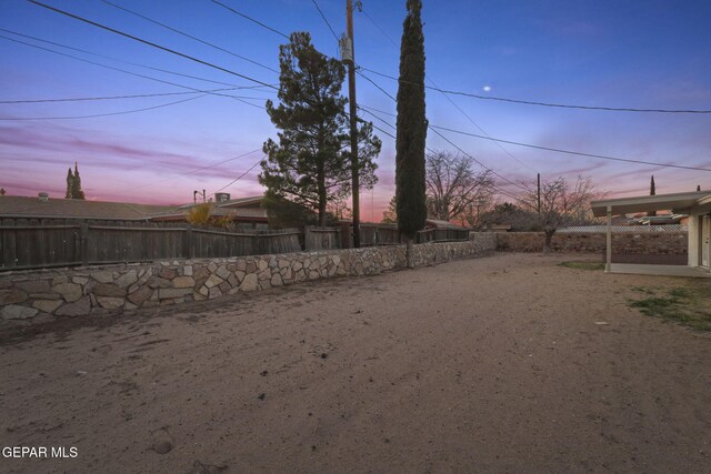 view of yard at dusk