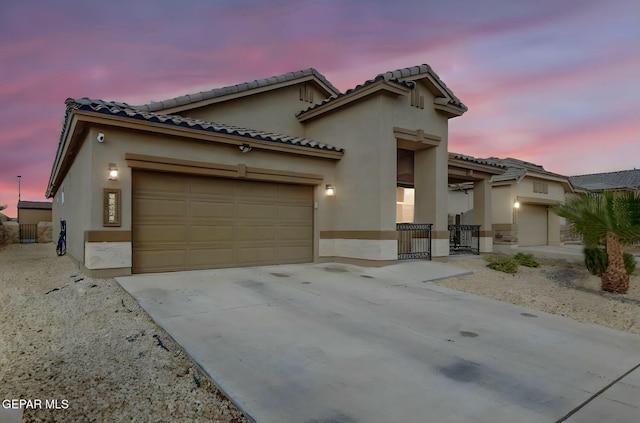 view of front facade featuring a garage