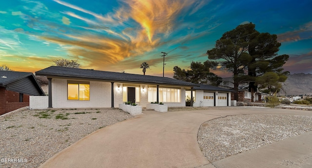 view of front facade with a garage