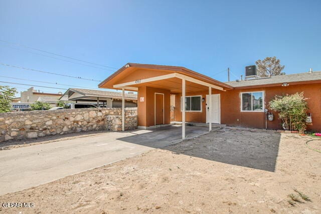 view of front of property featuring cooling unit