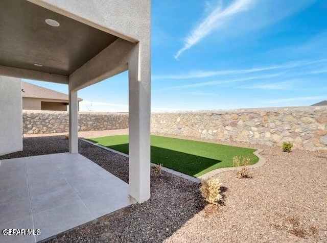 view of yard with a patio