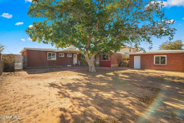 view of front of property