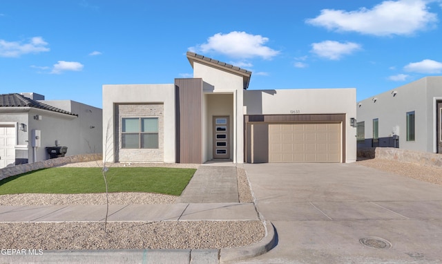 view of front of property featuring a front yard and a garage