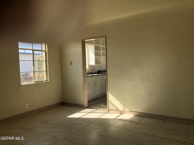 empty room featuring light tile patterned flooring