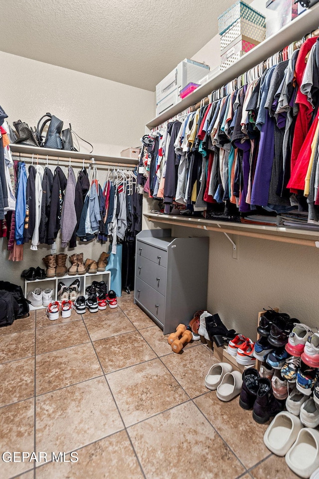 spacious closet with light tile patterned flooring