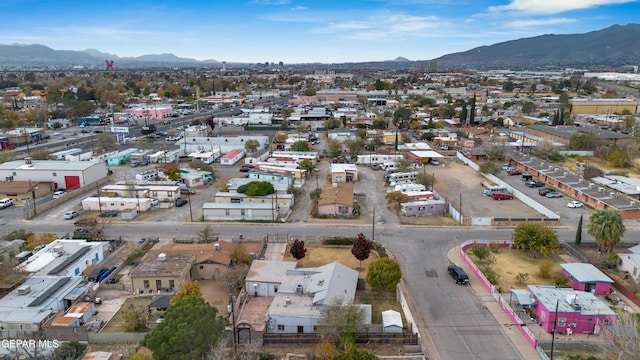 birds eye view of property featuring a mountain view