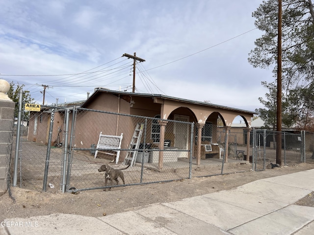 view of front of property