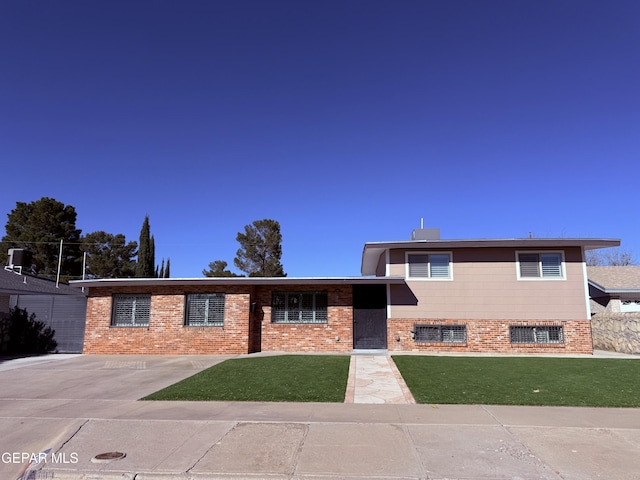 tri-level home with a front lawn