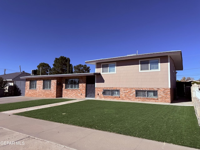 split level home with a front lawn