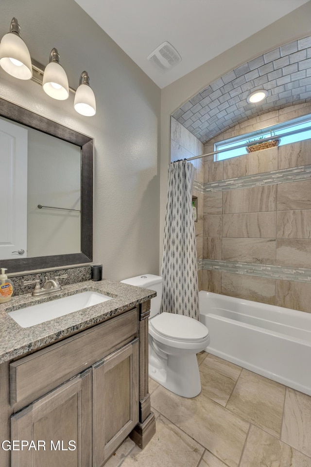 912 Crystal Deer Dr, El Paso, TX 79928 - full bathroom featuring vanity, toilet, and shower / tub combo