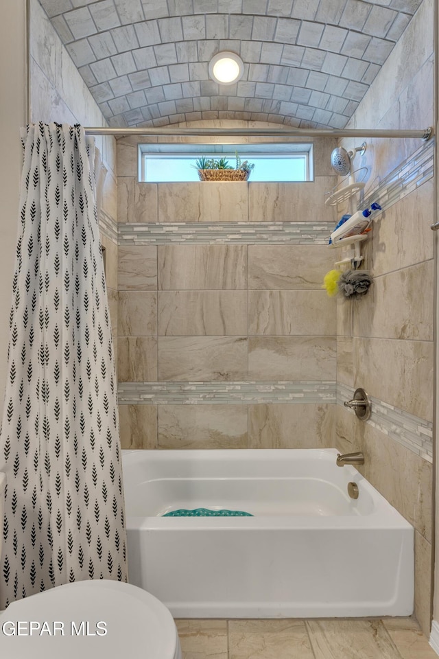 912 Crystal Deer Dr, El Paso, TX 79928 - bathroom with plenty of natural light, toilet, and shower / tub combo with curtain