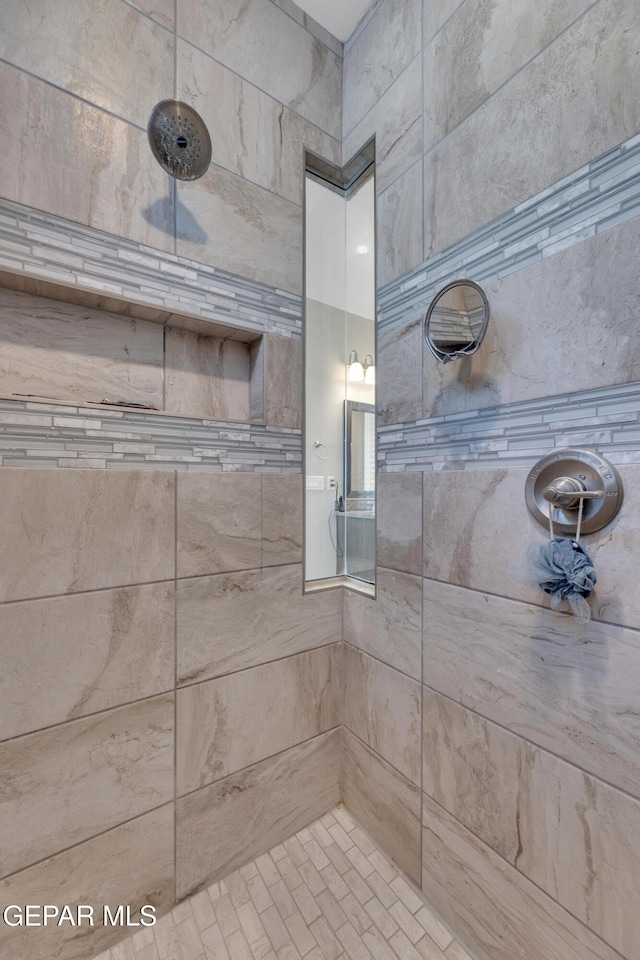 912 Crystal Deer Dr, El Paso, TX 79928 - bathroom featuring a tile shower