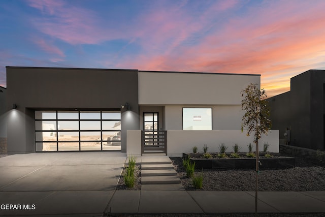 view of front facade featuring a garage