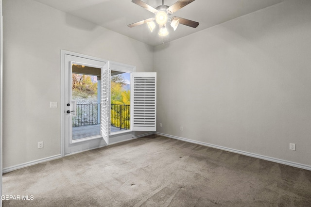 carpeted empty room featuring ceiling fan