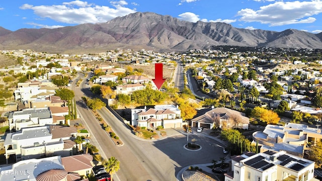 bird's eye view featuring a mountain view