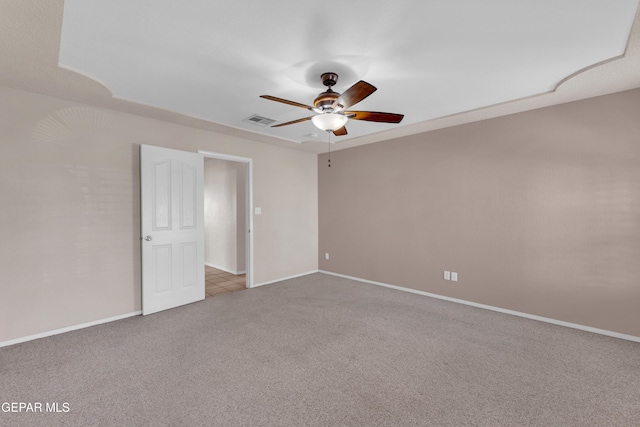 carpeted empty room featuring ceiling fan