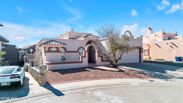 view of front facade featuring a garage