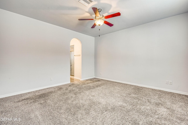 carpeted spare room featuring ceiling fan