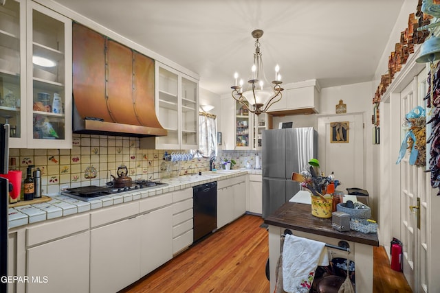 1117 Kerbey Ave, El Paso, TX 79902 - kitchen featuring appliances with stainless steel finishes, a chandelier, backsplash, and tile countertops