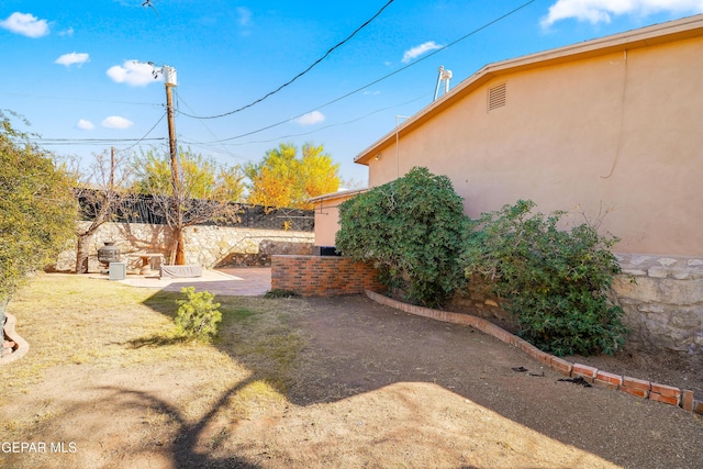 view of yard featuring a patio