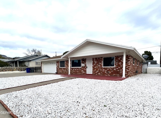 single story home featuring a garage