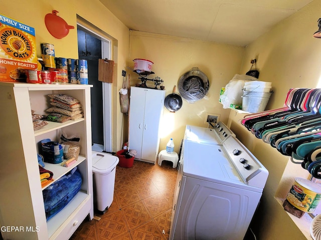 clothes washing area featuring washing machine and clothes dryer