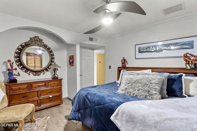 11179 Leo Collins Dr, El Paso, TX 79936 - bedroom featuring light wood-style flooring, a ceiling fan, and ornamental molding