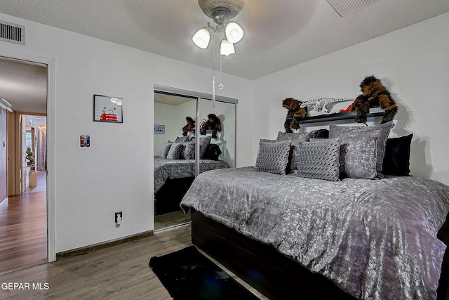 11179 Leo Collins Dr, El Paso, TX 79936 - bedroom with wood finished floors, a closet, baseboards, and ceiling fan