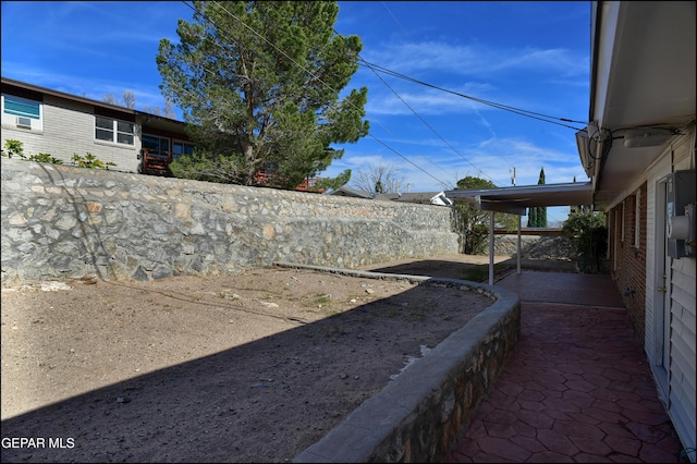 view of yard featuring a patio area