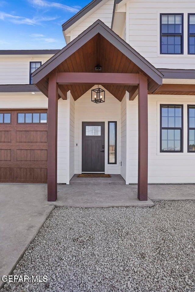 property entrance featuring covered porch