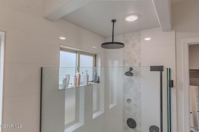 bathroom featuring tiled shower