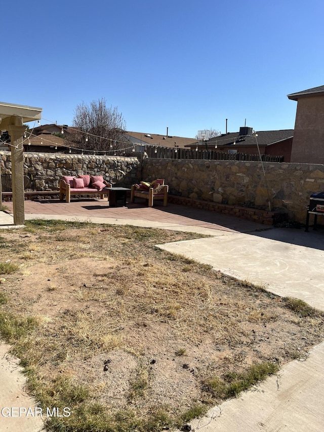 view of yard with a patio