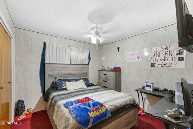 bedroom with ceiling fan, a closet, carpet, and a textured ceiling