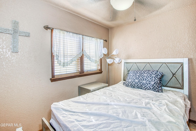 bedroom featuring ceiling fan