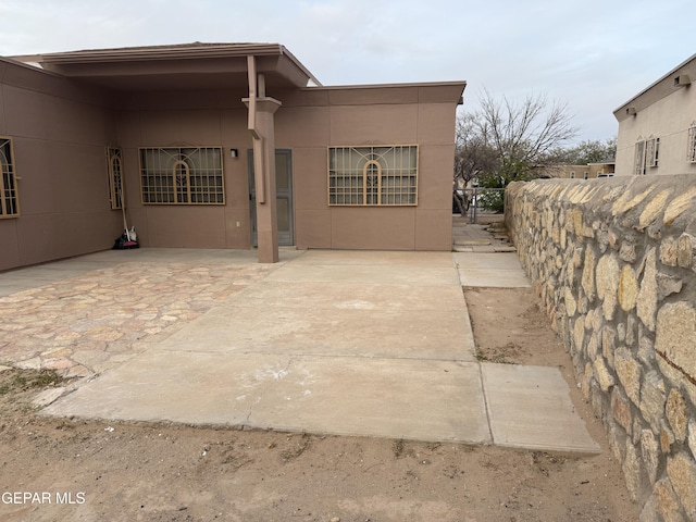 view of front of property featuring a carport