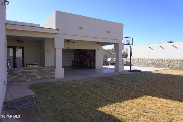 view of patio with ceiling fan