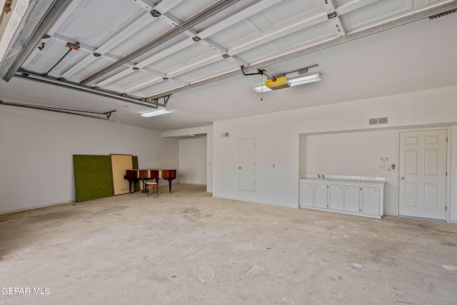 4705 Jacaranda Ln, El Paso, TX 79922 - garage with a garage door opener