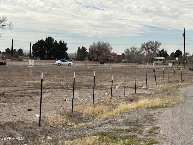 view of yard featuring a rural view