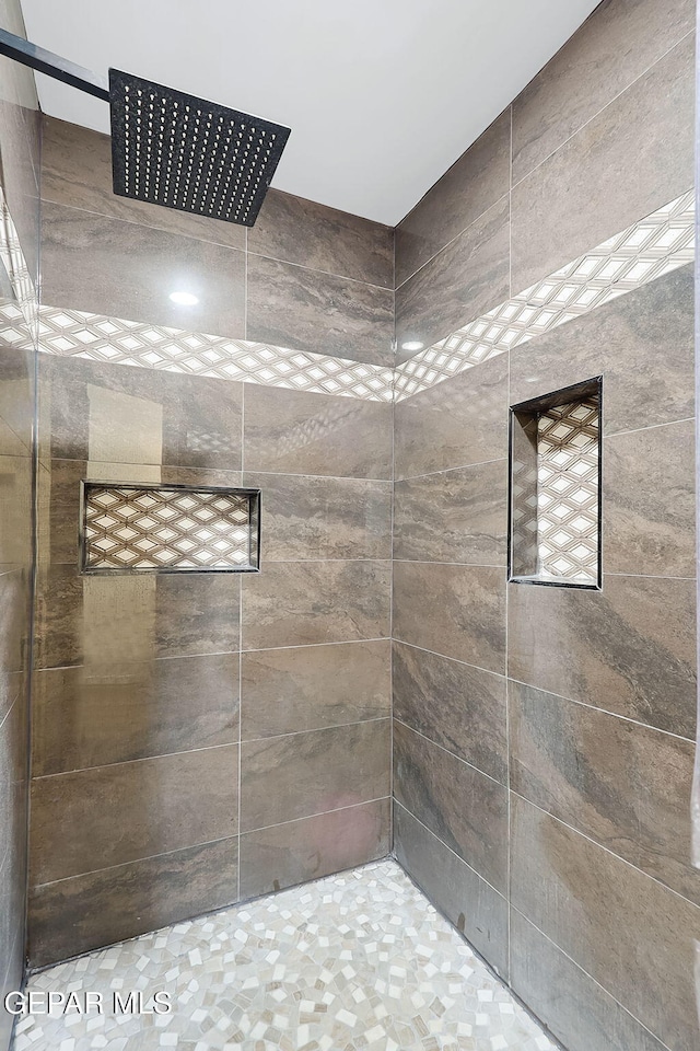 bathroom featuring tiled shower