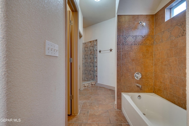 bathroom with tiled shower / bath combo