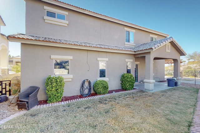 view of front of property featuring a patio area