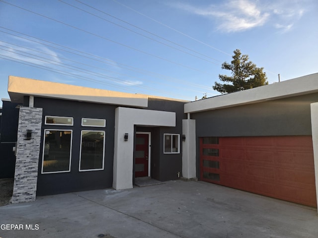 view of front of property featuring a garage