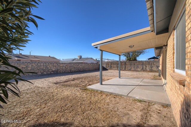 view of yard featuring a patio area