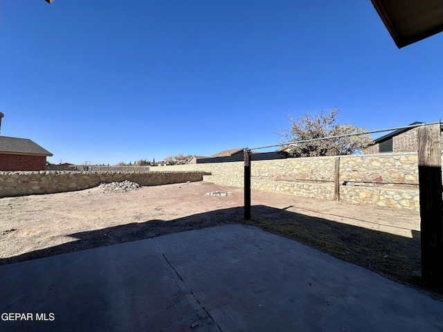 view of yard featuring a patio