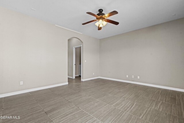 empty room with ceiling fan